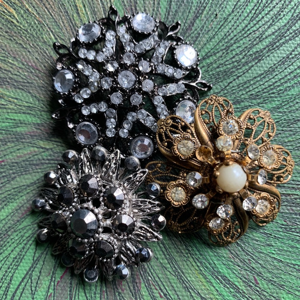 3 brooch bundle - Picture 2 of 8